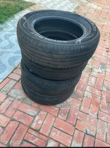 Vende-se 4 pneus aro 15
