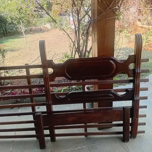 Cama solteiro de sucupira