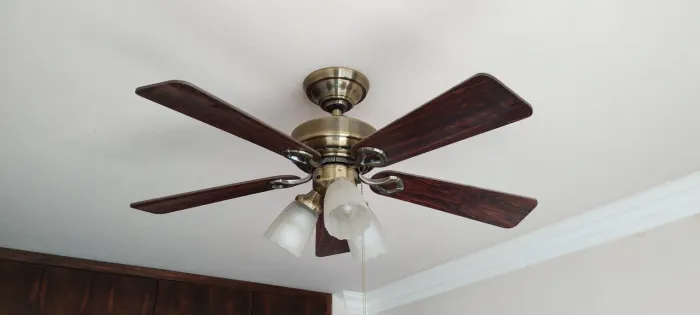 Ventilador de teto Hunter com luminária, 5 pás