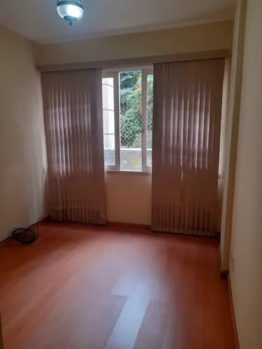 Aparrtamento na Rua 16 de Março/Centro/Petrópolis-Rj/ 1Quarto,Sala,Cozinha e Banheiro
