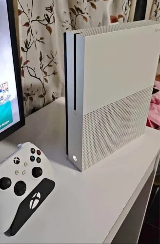 Xbox one com 1 controle original