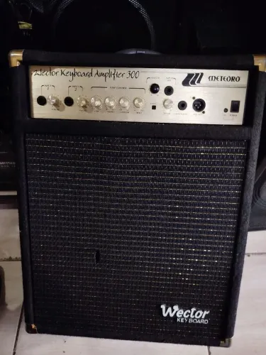 (CUBO PROFISSIONAL P/TECLADO METEORO WECTOR KEYBOARD AMPLIFIER)