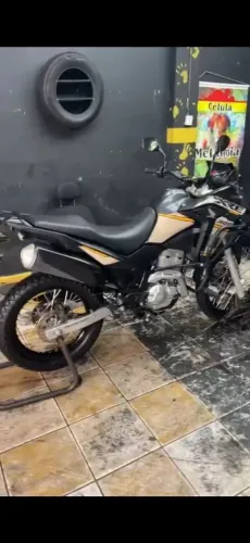 XRE toda Equipada, com vitrificaçao de pintura,a mais Nova que vai achar. 