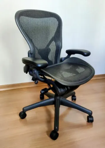 Cadeira Herman Miller Aeron B