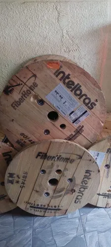 Bobina / Carretel de Madeira Vazio para Decoração, Mesas e Artesanato