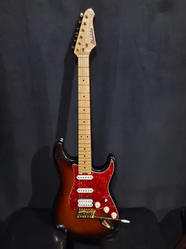Guitarra Studebaker Skyhawk Strato com melhorias