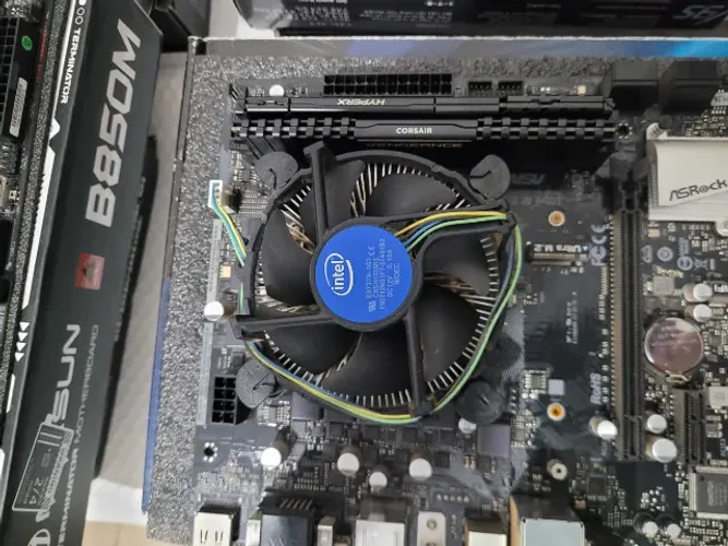 Kit Gamer Intel (Core I5 10400F + Asrock B460M + Cooler Box + Memória)