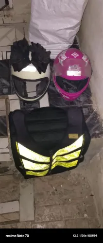 Capacete e colete 
