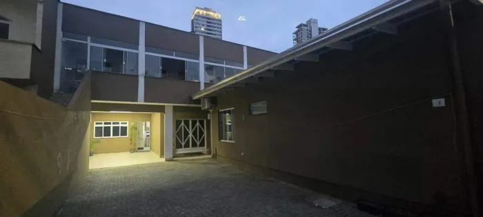 Terreno com Casa e 3 Apartamento Gerando Renda por Aluguel  Praia Brava, Itajaí/SC