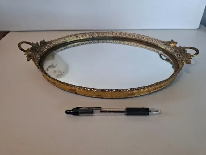 Bandeja antiga borda fenestrada Art Noveau com espelho anos 1930