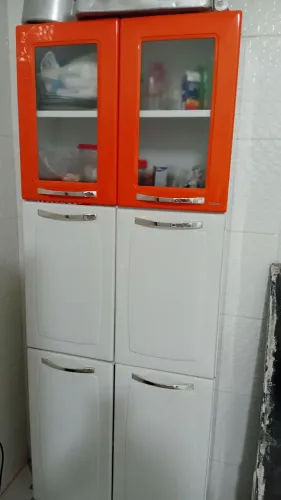 Vendo um paneleiro de 06 portas