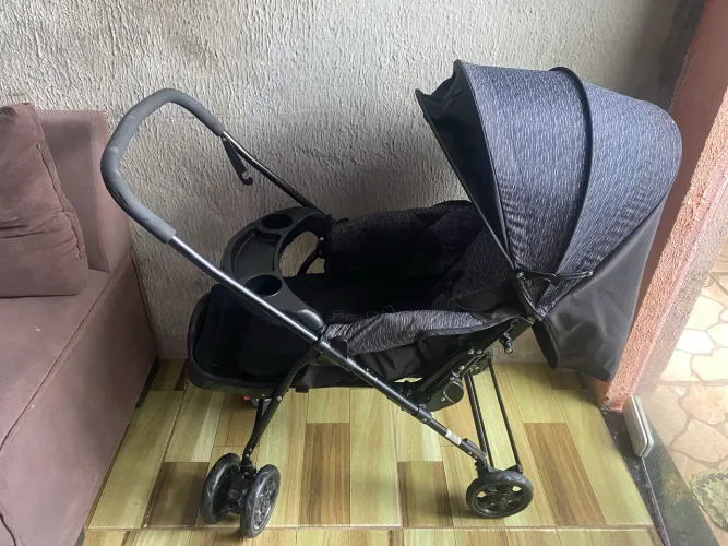 Carrinho de bebê função reverso 