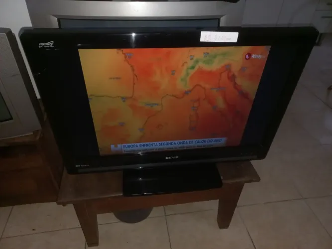TV LCD 32" ótima imagem e Som