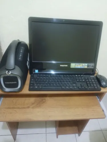Computador positivo union pctv Windows 8 , mas caxa de som karaoke e mesa