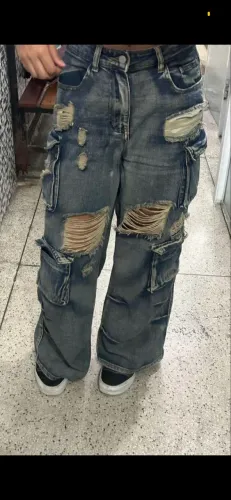 Calça cargo rasgada 