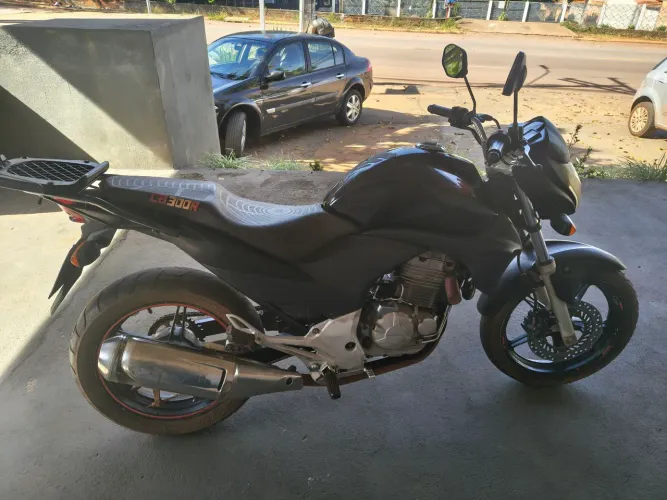 CB 300 impecável sem restrições