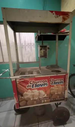 Vende-se carrinho de churros e salgados
