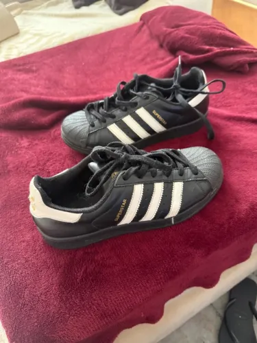 Tênis adidas super star 