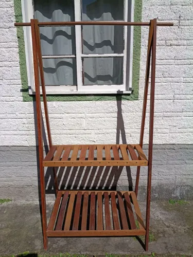 Arara para Roupas e Calçados em Madeira Maciça desmontável.