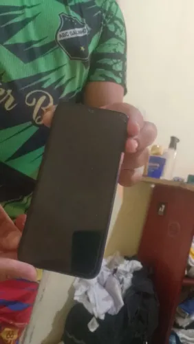 Vendesse redmi note 8 traseira trincada mas não interfere no uso