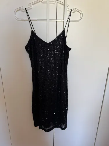 vestido tubinho preto em paête