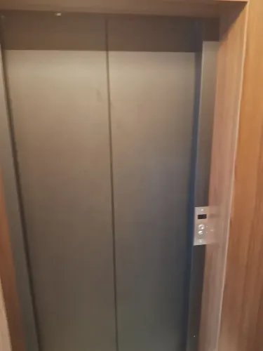 Envelopamento de portas e Hall elevador