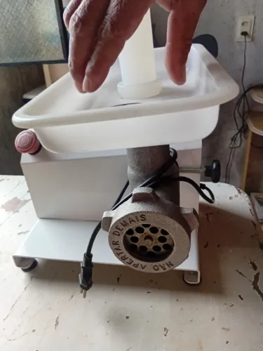 Moedor de carne eletrico