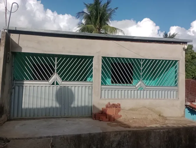 Portão de aço com grade