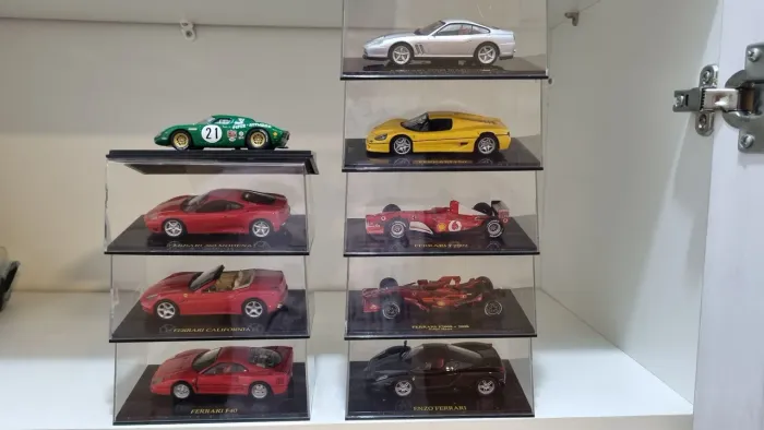 Ferrari coleção com 9 modelos