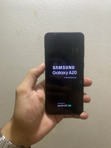 Celular Samsung a20 quebra galho