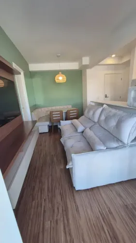 Imóvel para aluguel possui 45m² com uma suíte e uma vaga de garagem, ao lado do fórum trab