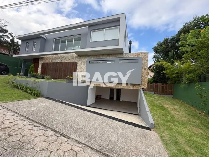 Excelente Casa em Condominio 4 dormitório(s) em Rio Tavares - Florianópolis