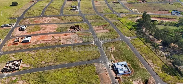 Terreno no Eplatz com 218,96 m² - Primeira Rua do Bairro - O lote fica de fundos para as c