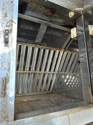Balcão Refrigerador com Estufa quente e Estufa fria.