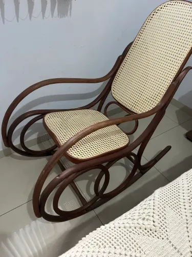 Vendo cadeira de balanço antiga