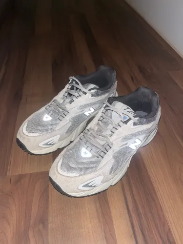 Tênis New Balance 725 usado