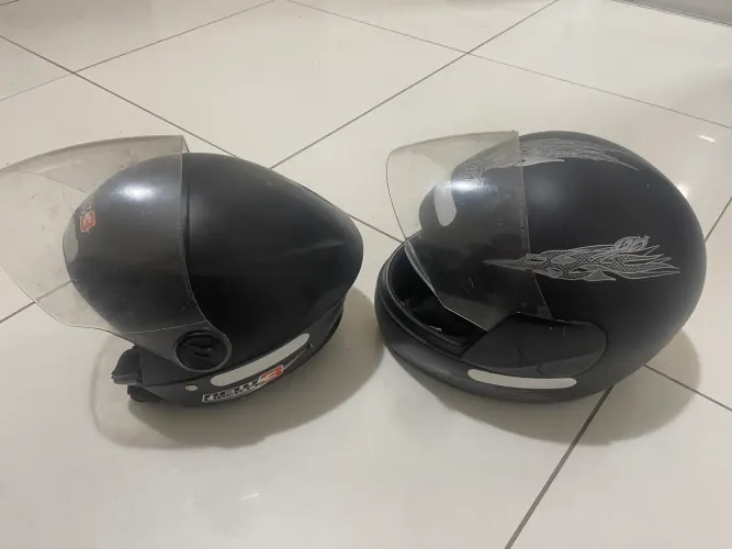 2 capacetes por 100,00