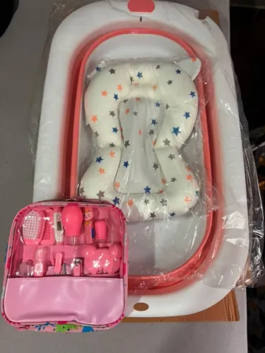 Banheira e cueiro de bebê