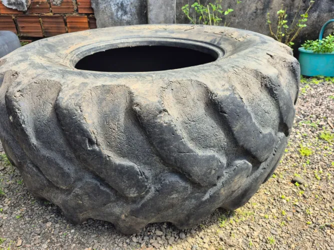 Pneu para retroescavadeira 19.5/24