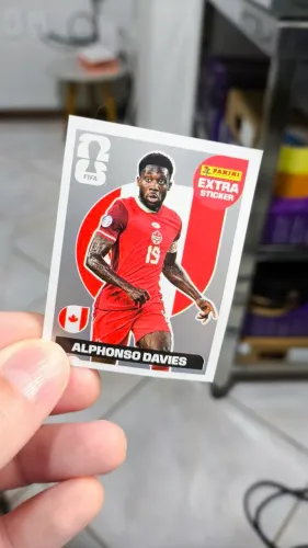 Figurinha prata Legend ALPHONSO DAVIES 2026