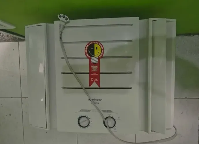 Ar Condicionado de Janela Springer Mídia 7.500btu