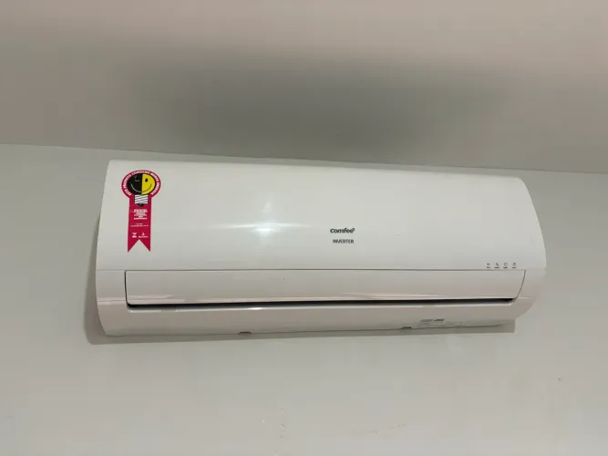 Ar Condicionado Split Comfee 12.000 BTUs Inverter 220V - Perfeito Estado