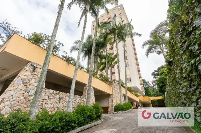 Apartamento Amplo e Semi-Mobiliado no São Francisco Andar Alto, 02 suítes.