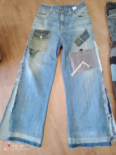 Calça jeens, diferente