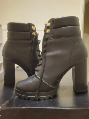 BOTA FEMININA VIZZANO