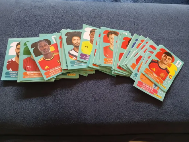 Vendo figurinhas da copa R$ 1 real ( cada)