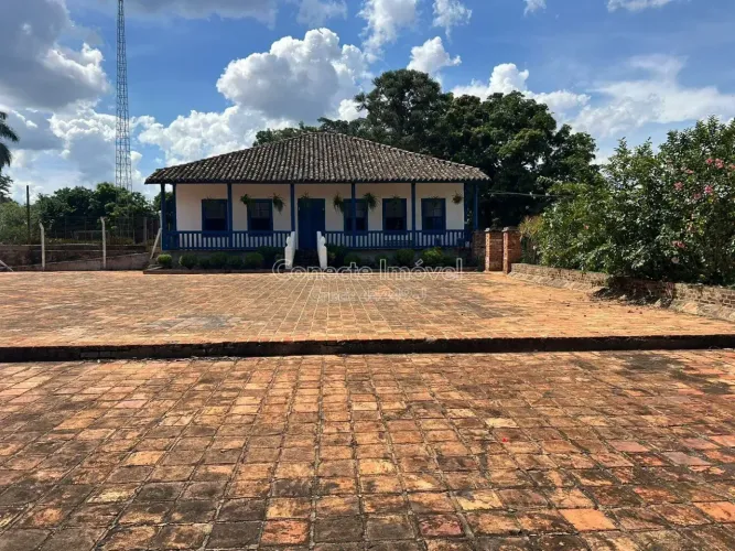 Sítio para Locação, com 2 casas, área de lazer, barracão e muitas possibilidades em Santo 