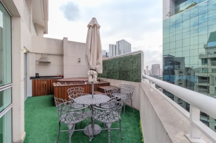 Cobertura à venda na Vila Olímpia, São Paulo-SP: 3 quartos, 2 suítes, 2 salas, 3 banheiros