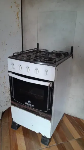 FOGÃO USADO MARCA REALCE 4 BOCAS E FORNO (TODO FUNCIONANDO)
