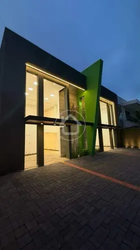 PRÉDIO COMERCIAL COM 14 SALAS